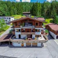 Schickster Sky Lodge und Chalet Rossi, hotel i Leutasch