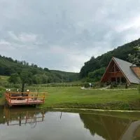 A pe lac, hotel en Boiu