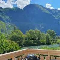 Scenic Riverside Stay Årdalstangen, hotel em Årdalstangen