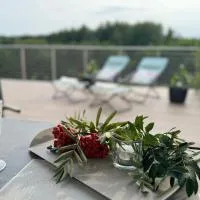 Szarejkowe Wzgórza - Luxury Cottages with Private Hot Tub - Mazury Garbate, hotel v destinaci Szarejki