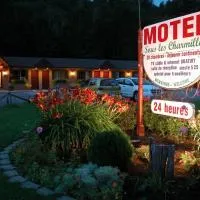 Motel Sous Les Charmilles: Cap-Santé şehrinde bir otel
