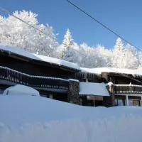 Chalet Hotel Les Marmottes 2 étoiles NN, hotel em Montferrier