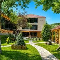 Madin Eco Hotel، فندق في Debed