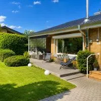 Modernes großes Haus 125qm bei Hamburg - Familien, Gruppen & Business, WiFi 100Mbit Glasfaser, Kamin, Garten 760 qm, zwei Bäder, hotel en Quickborn