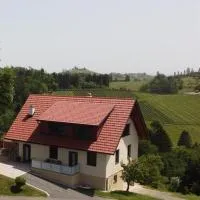 Ferienwohnungen Kumpitsch am Poharnigberg - Eorykogel: Leutschach şehrinde bir otel