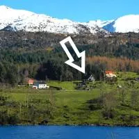 Small Basement Apartment Private Entrance Nice View, hotel in Fitjar