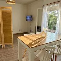 Travel Suites MG Céntrico - Airport 15 min - Clínica MG - Parking Ezeiza, hotel a Monte Grande