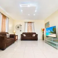 Colinas del Atlantico Vacational House 2nd Floor, hotel en Isabela