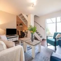 Nature retreat home in Hambachtal Holiday Park, hotell i Oberhambach