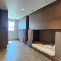 Hostel with Moon، فندق في Jung-gu