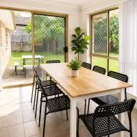 4BR Simple and Comfy Family Home between BNE and Ipswich, готель у місті Bellbird Park