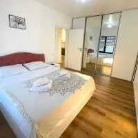 Modern Quiet Apartment - 3min Cluj Airport, hotel in Dezmir