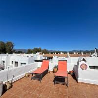 Estepona- Villacana playa with roof terraces JO22、エステポナのホテル