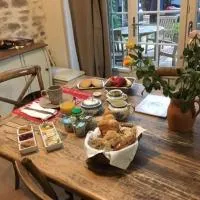 Les 3 Pigeons chambre dans maison 1er étage située côté rue, מלון בברסויר