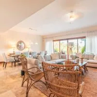 Magnificent Villa at Puerto Bahia, hotel en Sabana