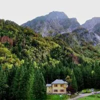 Dom dr Klementa Juga v Lepeni, hotel em Soča