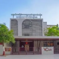 Bhuj में, होटल V Club
