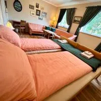 Lofoten Light - Private Rooms with Shared Facilities, hotel a Gravdal