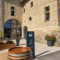 Château du Poët-Célard، فندق في Le Poët-Célard