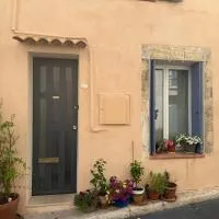 Provençal Studio with Private Entrance، فندق في La Verdière