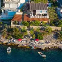 Apartments Bose Kanica on the sea, hotel en Sevid