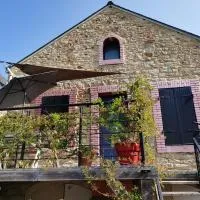 La maison Kerserho โรงแรมในPlouhinec