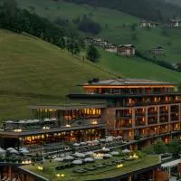DAS EDELWEISS - Salzburg Mountain Resort, hotelli kohteessa Grossarl