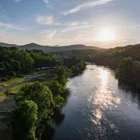 Asheville River Cabins, WorldHotels Backdrop, hotel v destinácii Arden