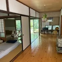 KNA healing house くうねるあそぼ ペットと泊まれる宿 自炊ok広々と大らかな自然の中で過ごしたい方に, hotell sihtkohas Suo Oshima