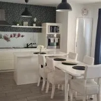 LaLuna House, hotel in Cernik