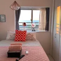 SunSea Okinawa Stunning Ocean View 2BR Sleeps 6 20 min from Airport 3 min to Shopping Mall, hotell i Urasoe