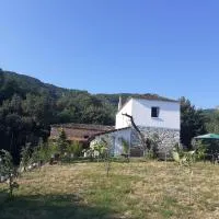 Stone House Rooms near Kavala, hotell sihtkohas Amisianá