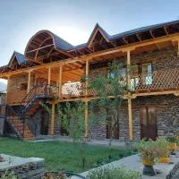 Maysara Homestay, Sentob village، فندق في Tadzhimi