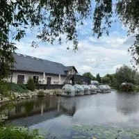 Nenufar - Hotel i Restauracja na wodzie, hotel v destinaci Kościan