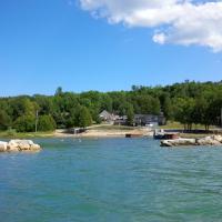 Bayshore Cottages، فندق بالقرب من Wiarton Airport - YVV، ويارتون