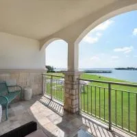 Lakefront Paradise with Stunning Views!, khách sạn ở Corsicana
