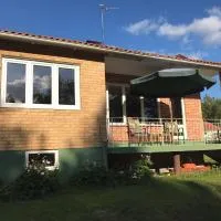 Cozy Smalandcottage Alsterfors 23 - towels, bed linen and toiletries provided -, hotelli kohteessa Alsterfors