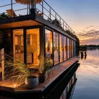 Bohéa Spa Hausboot mit Sauna und Kamin, hotel em Schwielochsee