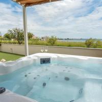 Beachfront Reiterer Villa V1 with Jacuzzi 30 meters from the Beach - CROWONDER LUXURY RENT, hotel in Privlaka