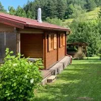 Chatka pod skalou, hotel a Brieštie