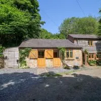 Woodland, Canal & Lakeside Cottage, hotel en Ellesmere