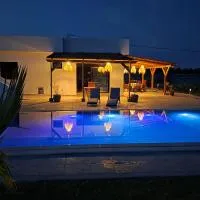 Dar Essenya- Country house with pool in the heart of nature، فندق في Douar Jafeur