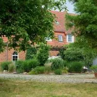 Das kleine Landhaus an der Ostsee، فندق في Grundshagen
