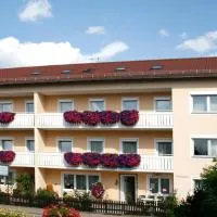 Pension Eichschmid / Röll´n Biergarten、バート・ゲーグギングのホテル