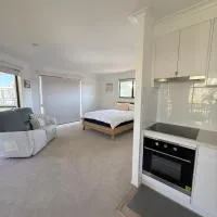 Beachside Studio Apartment, hotel in Bargara