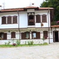 Family Hotel Dinchova kushta, hotel v destinácii Rozhen