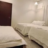 Suíte privativa com cozinha e entrada independente com estacionamento no centro de Sinop, hótel í Sinop
