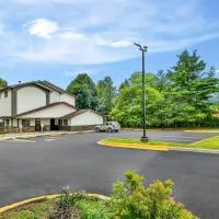 Super 8 by Wyndham East Stroudsburg - Poconos, хотел в Ийст Страудсбърг