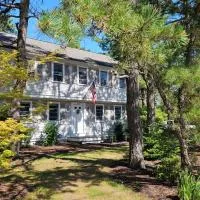 Pine & Harbor Homestay - Near Cape Cod, מלון בוורהאם