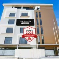 Super Townhouse ISBT Dehradun, готель у місті Деградун